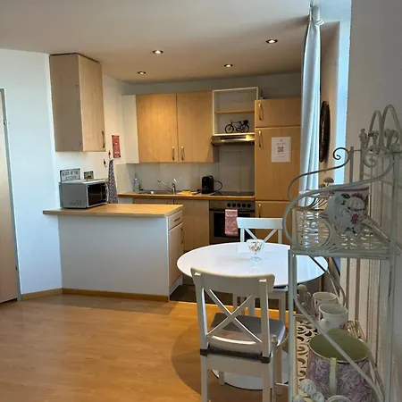 Lakeside - Easy Self Check-in Apartment