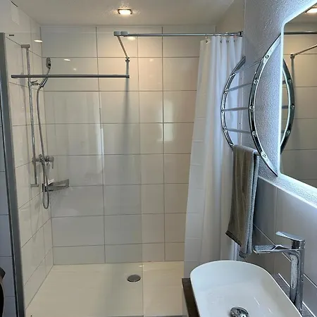 Lakeside - Easy Self Check-in Apartment *